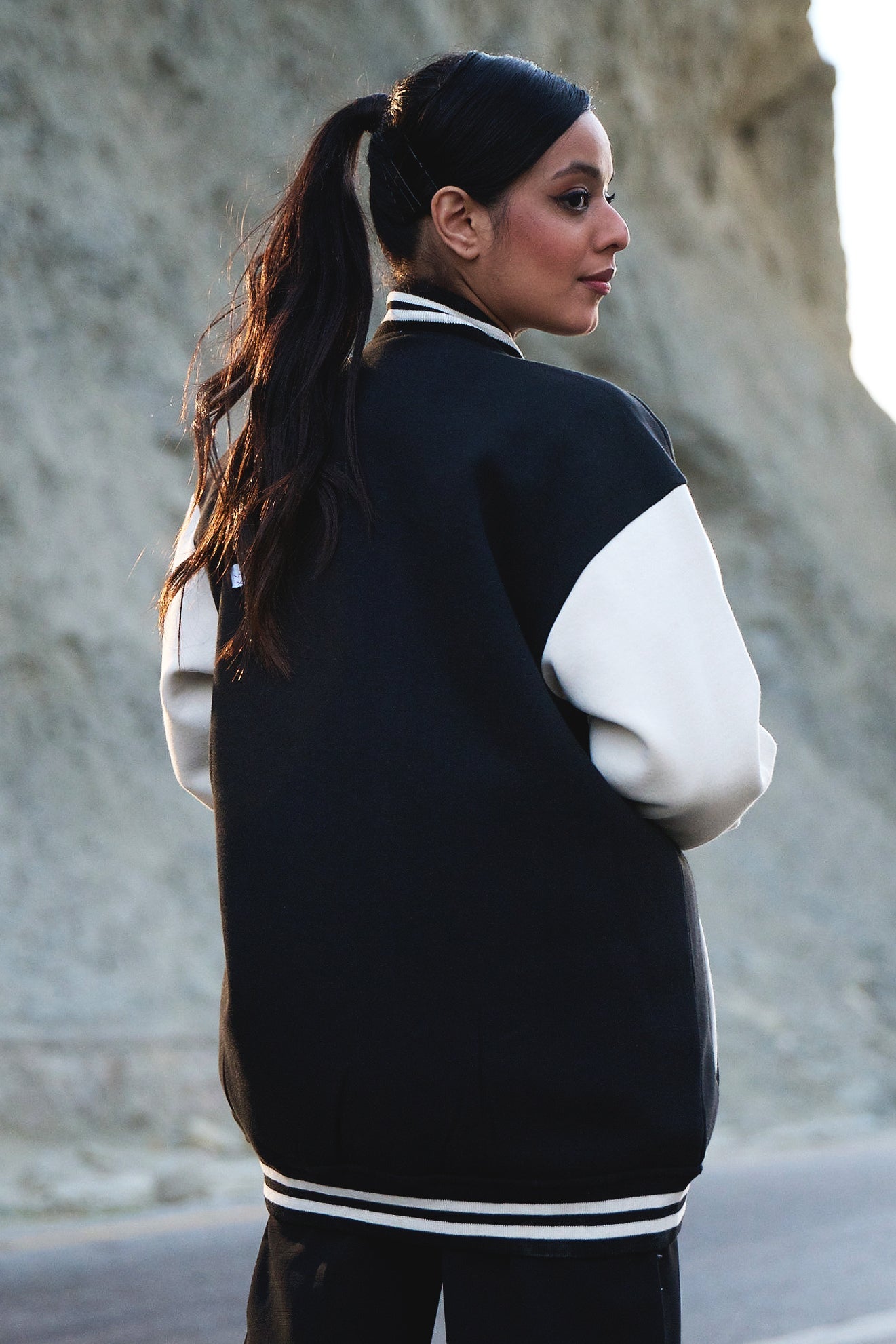 UNISEX VARSITY JACKET CREAM/BLACK